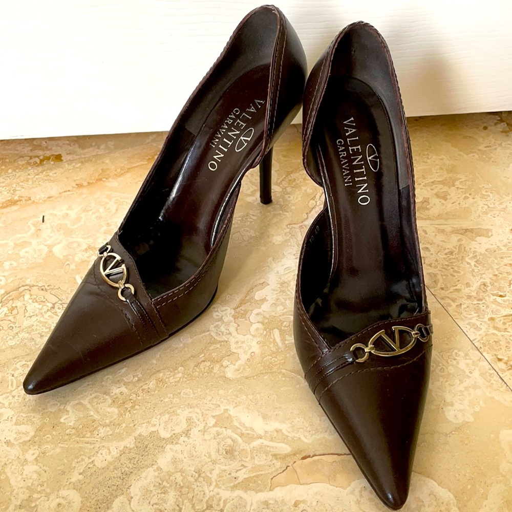 Like New Valentino Garavani brown pumps. Size 10